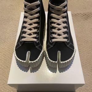 ❌SOLD❌Maison Margiela Tabi sneakers sz 36/6